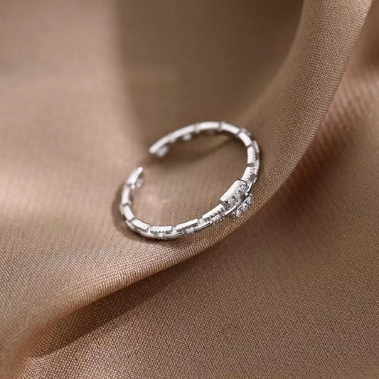Luxury and Sophisticated Finger Ring