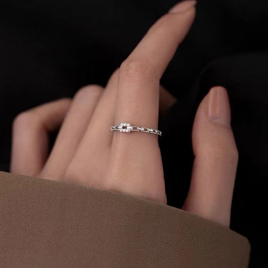 Luxury and Sophisticated Finger Ring