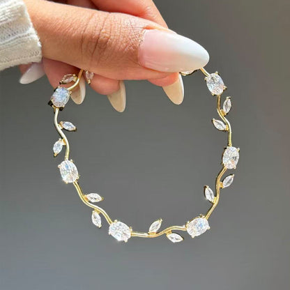 Luxury and Sophisticated Hand Chain