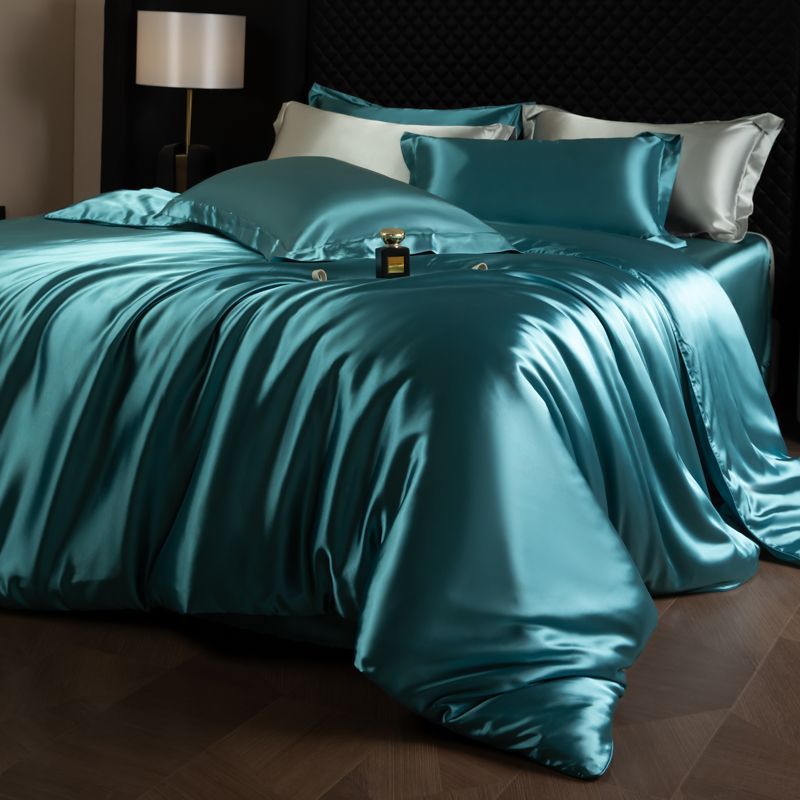 Luxury-Style Silk Quilt Set