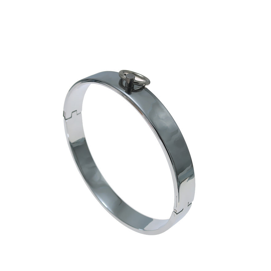 M-shaped metal collar