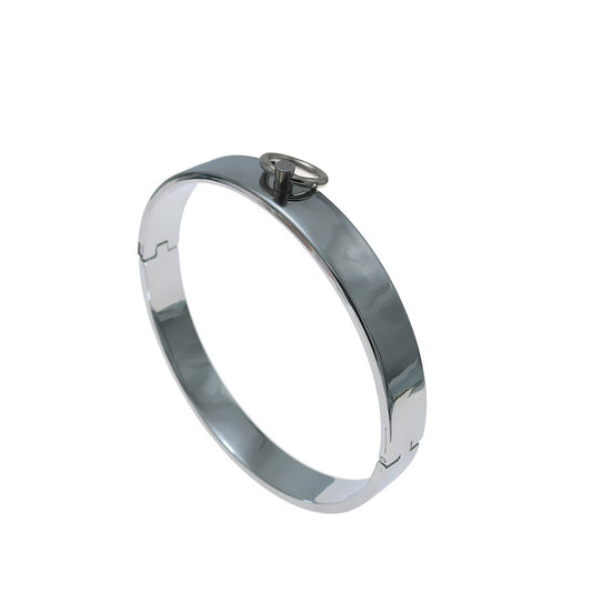 M-shaped metal collar