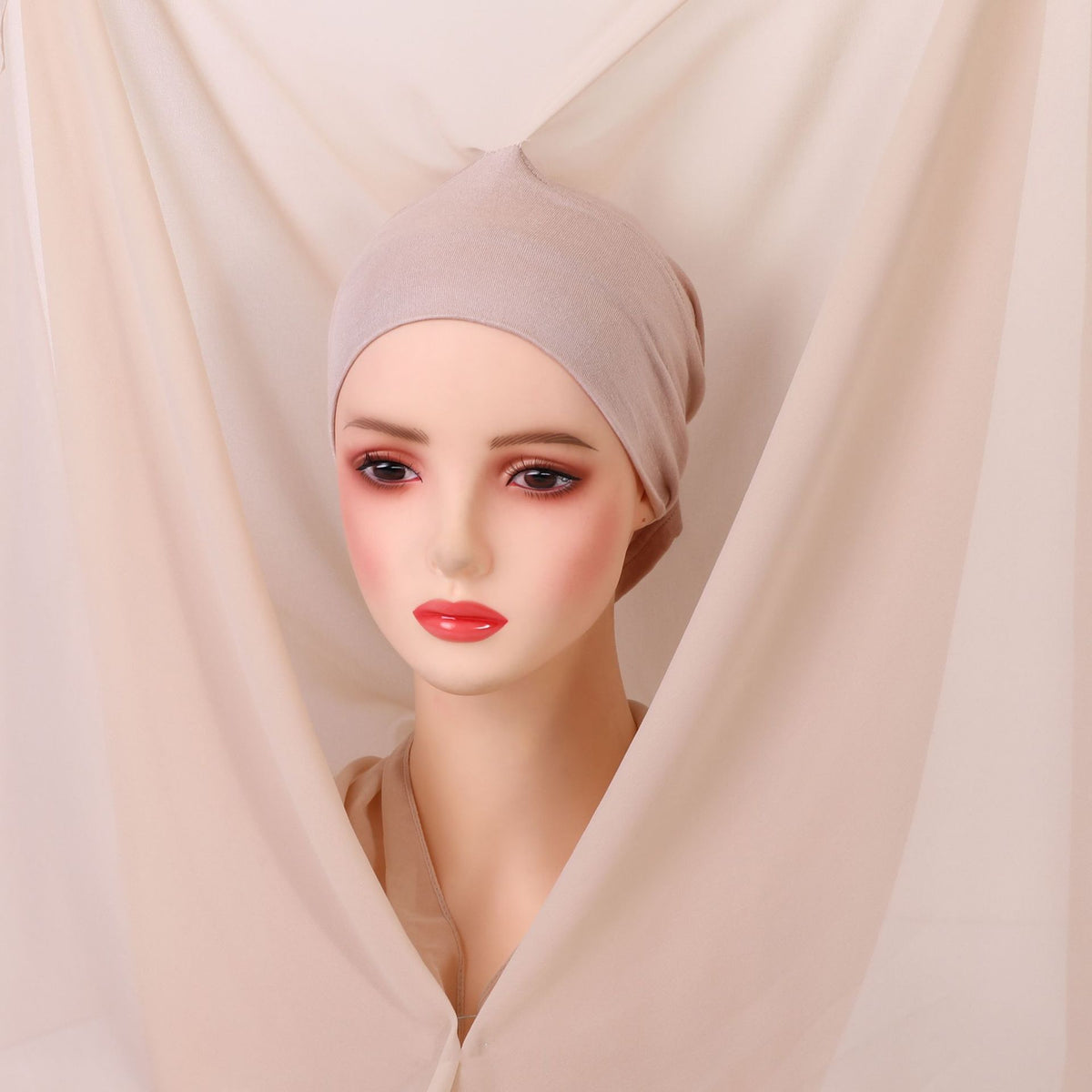 Magnetic-clasp integrated scarf