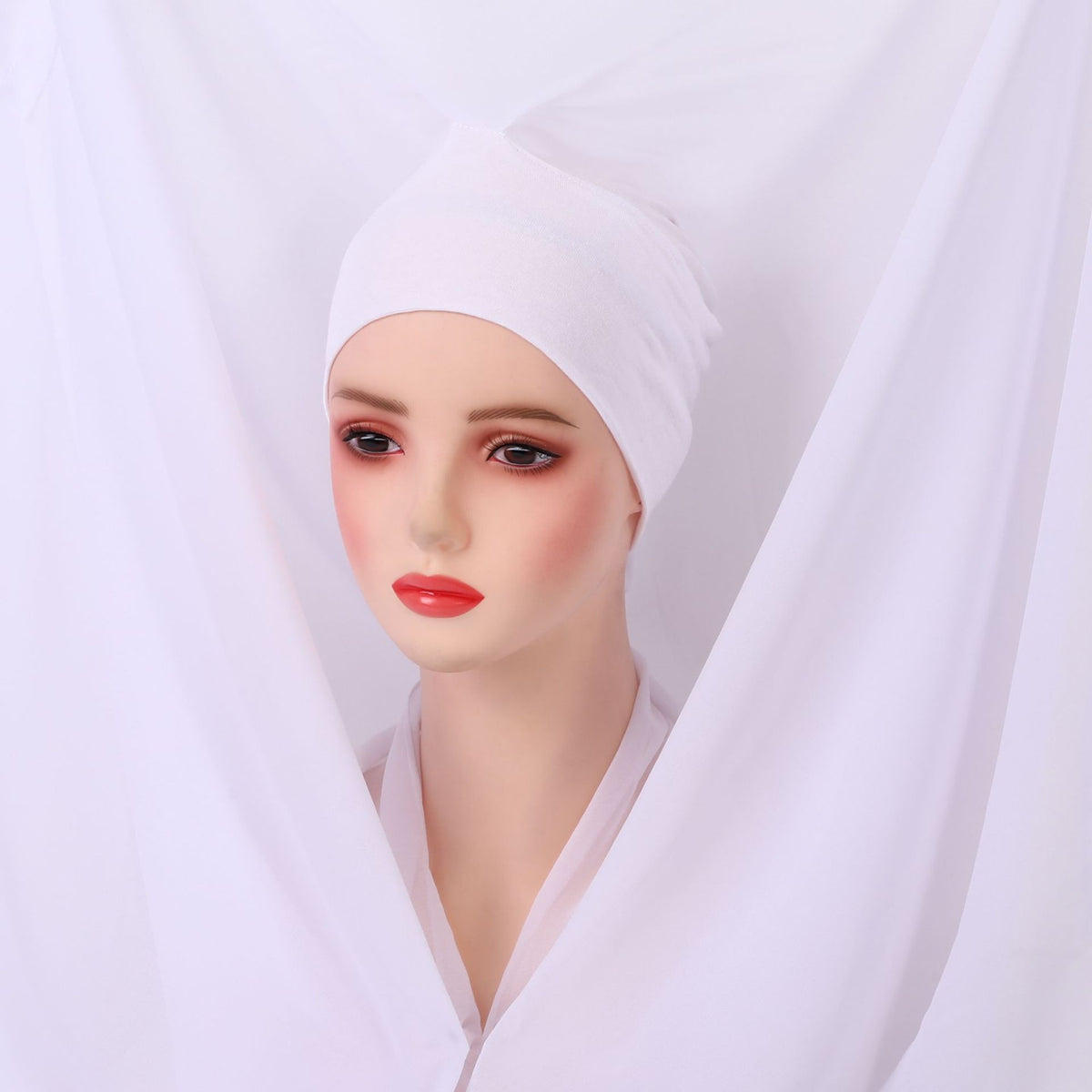 Magnetic-clasp integrated scarf