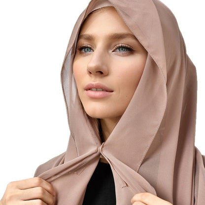 Magnetic-clasp integrated scarf