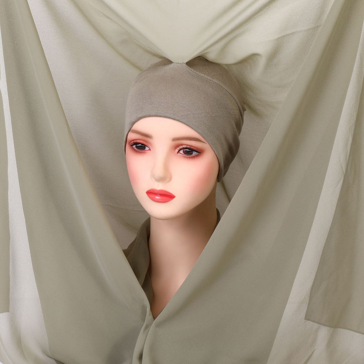 Magnetic-clasp integrated scarf