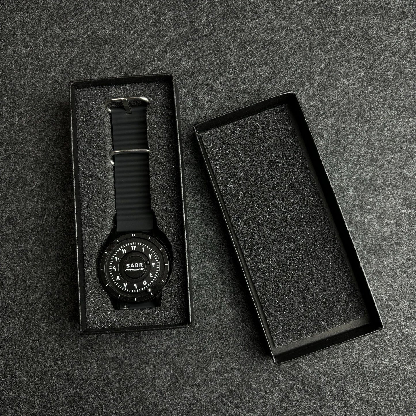 Magnetic levitation quartz watch