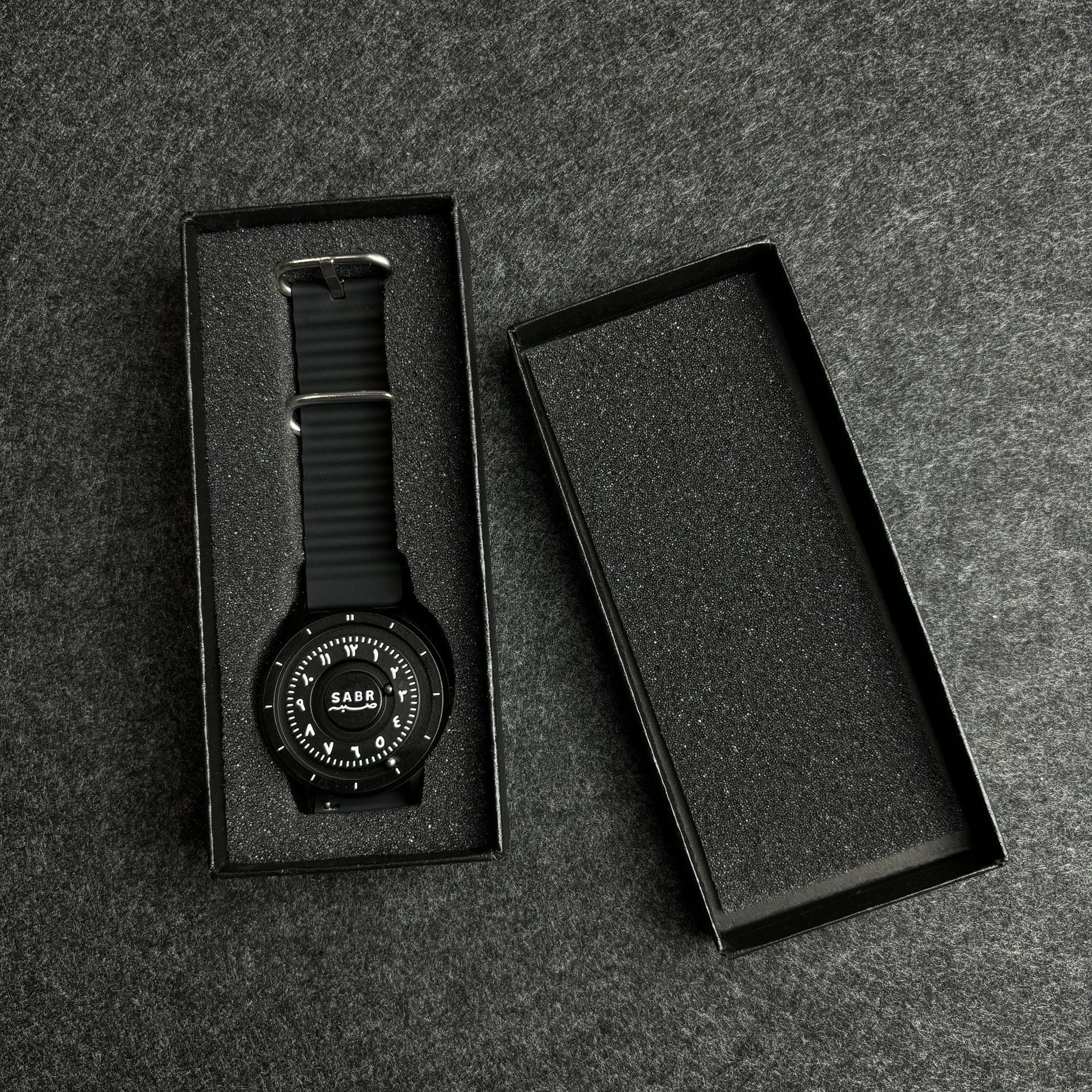 Magnetic levitation quartz watch