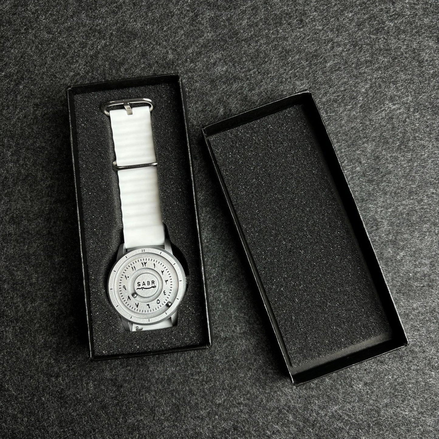 Magnetic levitation quartz watch