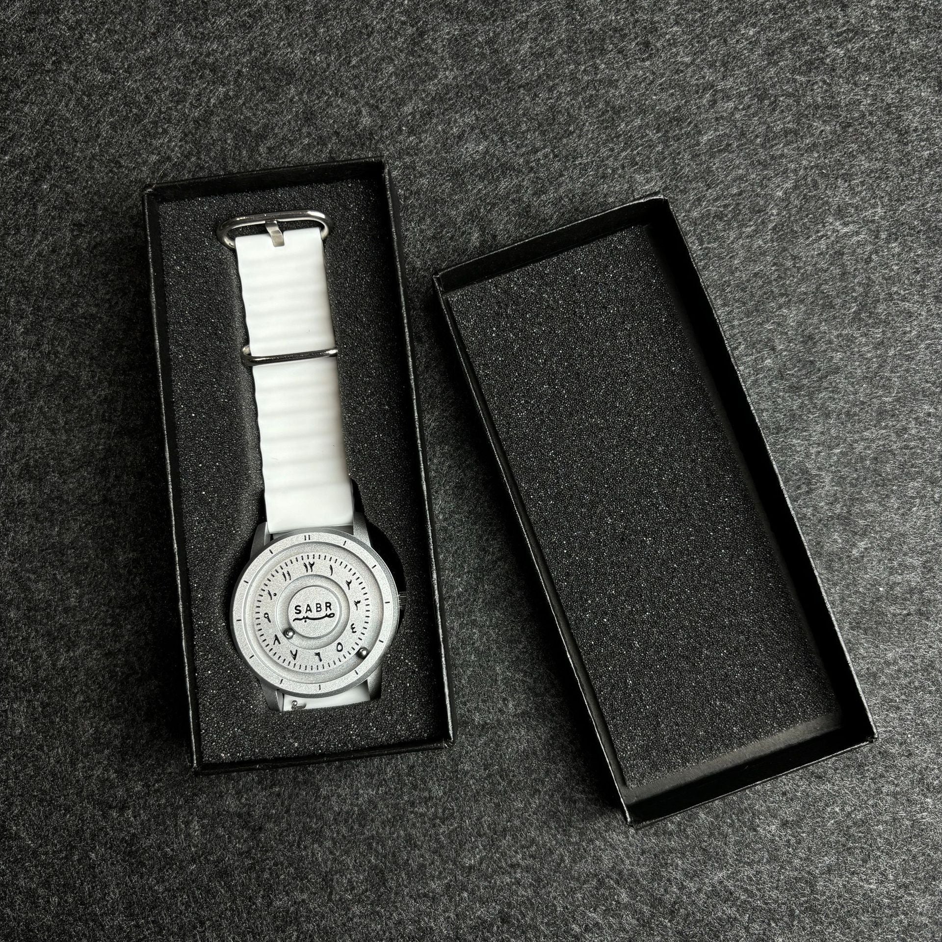 Magnetic levitation quartz watch