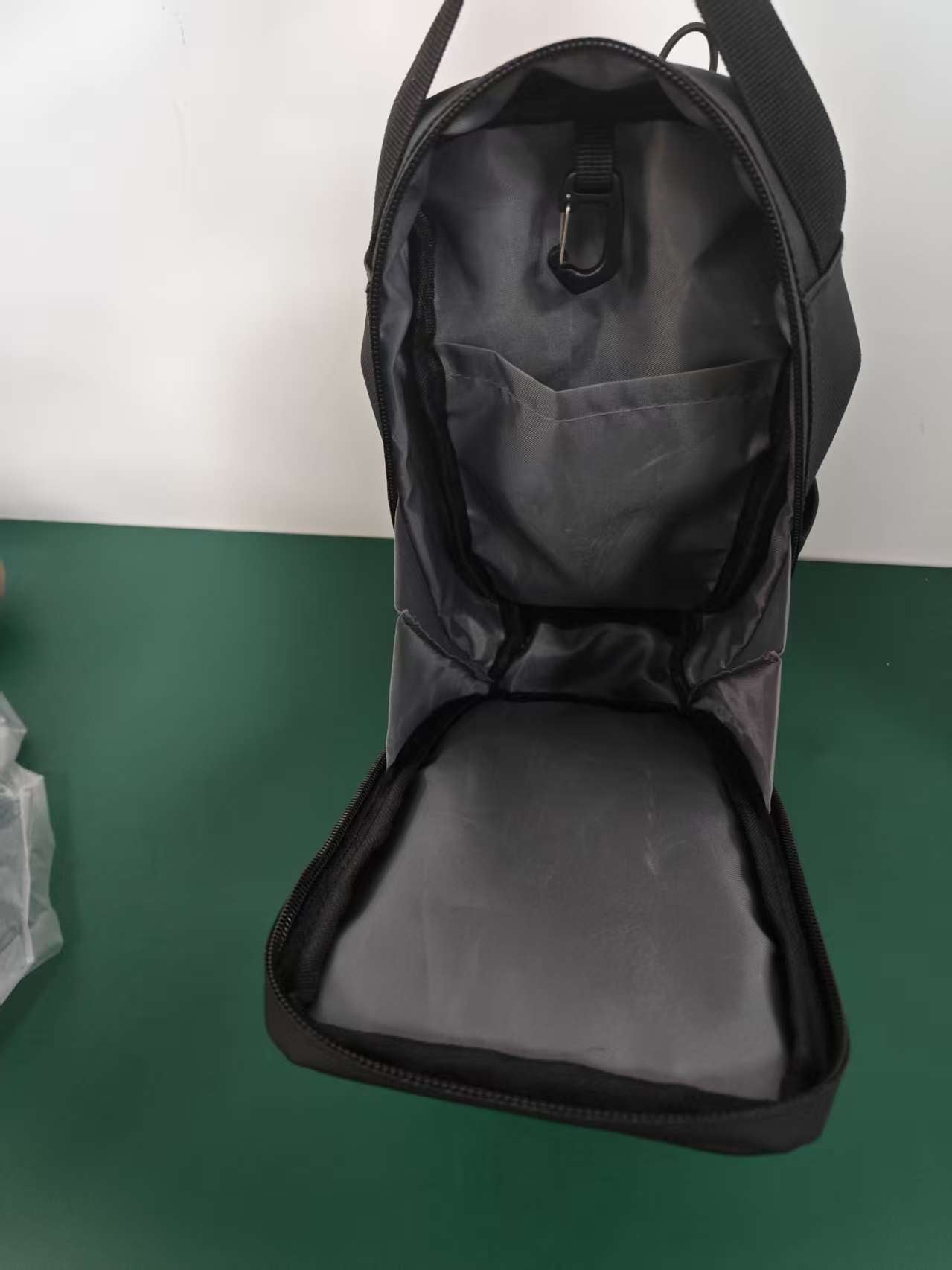Magnetic snap shoulder bag