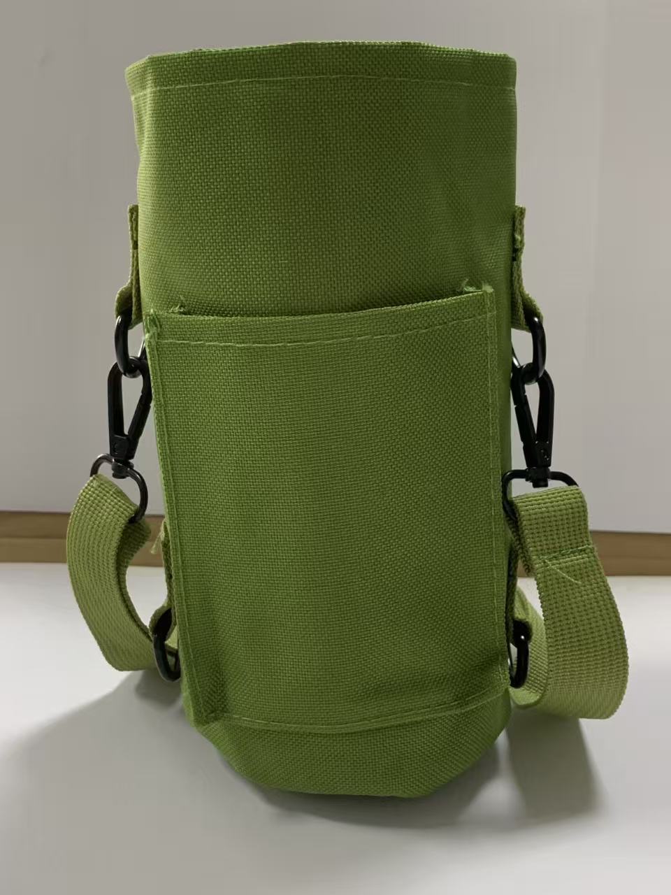 Magnetic Sports Water Bottle Shoulder Bag