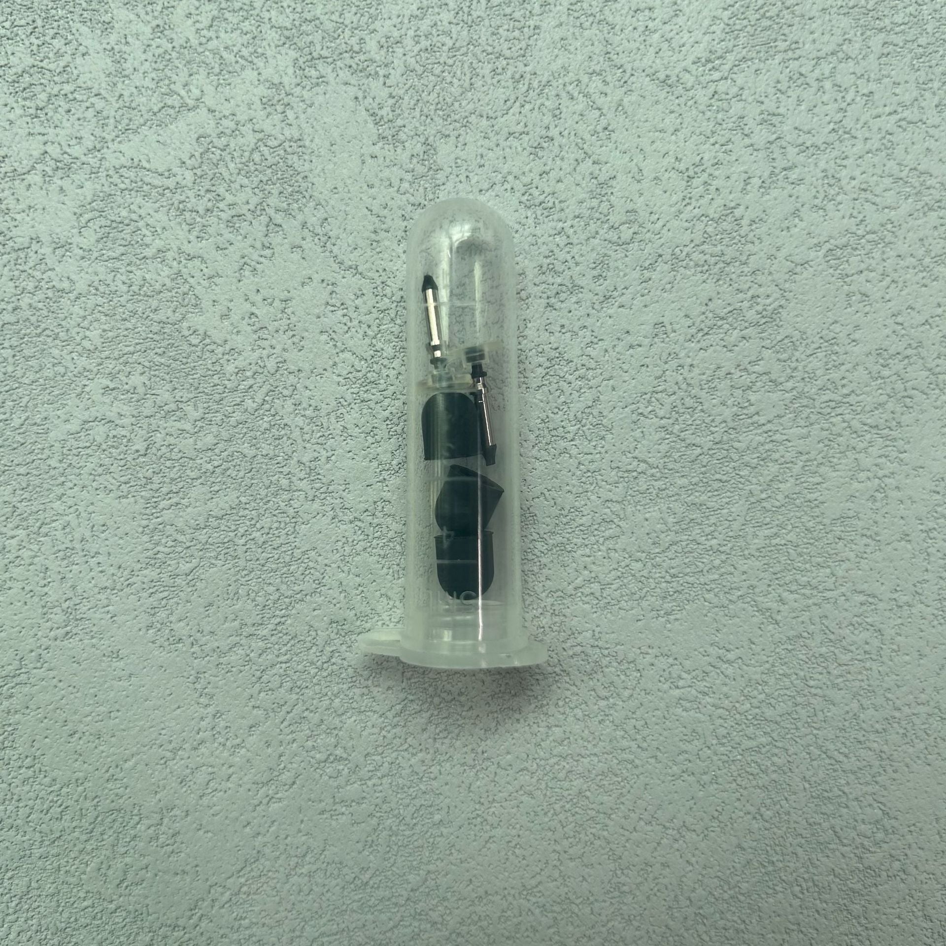 Magnetic touchscreen stylus