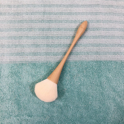 Makeup brush