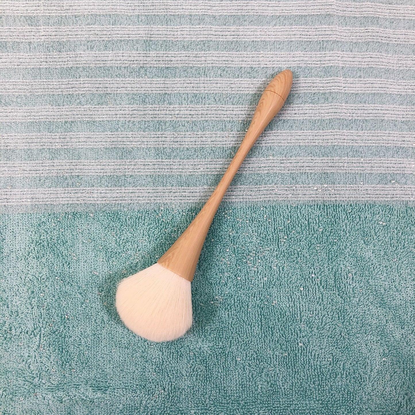 Makeup brush