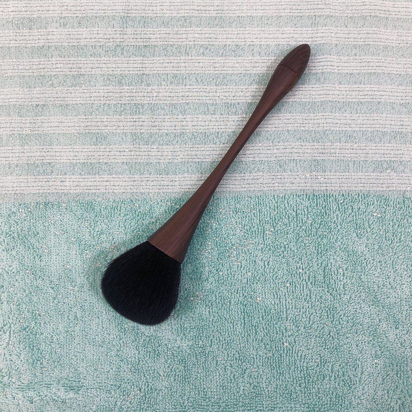 Makeup brush