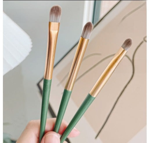 Makeup brushes