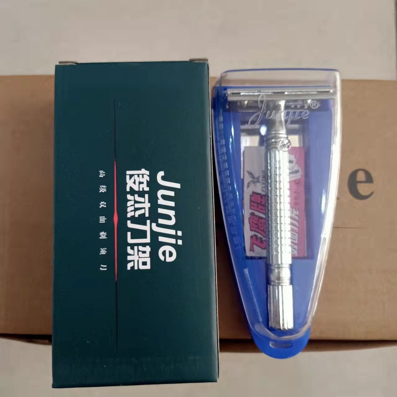 Manual Double-Sided Razor with Blades
