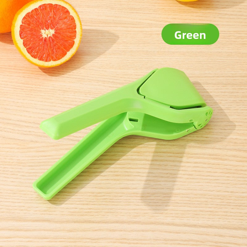 Manual fruit juicer