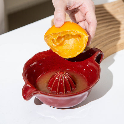 Manual juicing cup