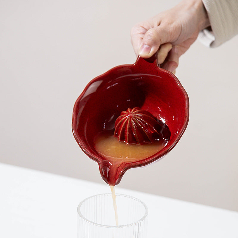 Manual juicing cup