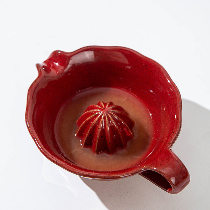 Manual juicing cup