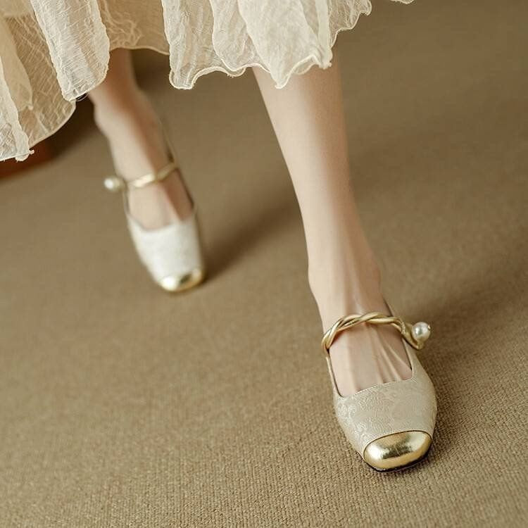 Mary Jane sandals with shallow toe opening