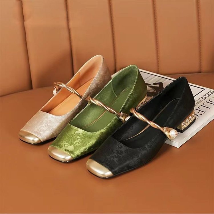 Mary Jane sandals with shallow toe opening