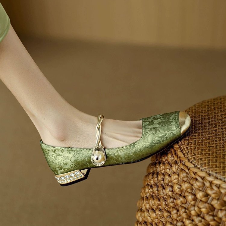 Mary Jane sandals with shallow toe opening