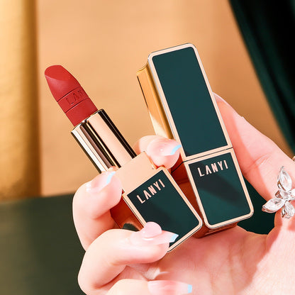 Matte moisturizing lipstick
