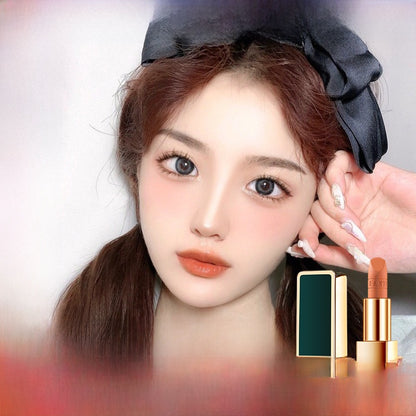 Matte moisturizing lipstick