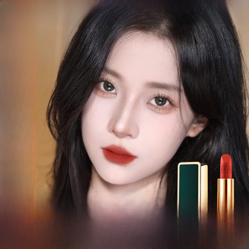 Matte moisturizing lipstick