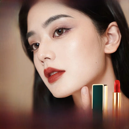 Matte moisturizing lipstick