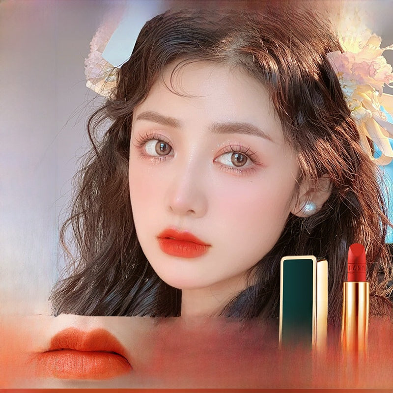 Matte moisturizing lipstick