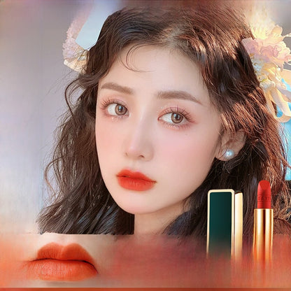 Matte moisturizing lipstick