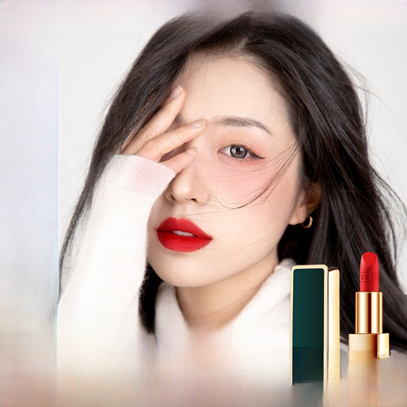Matte moisturizing lipstick
