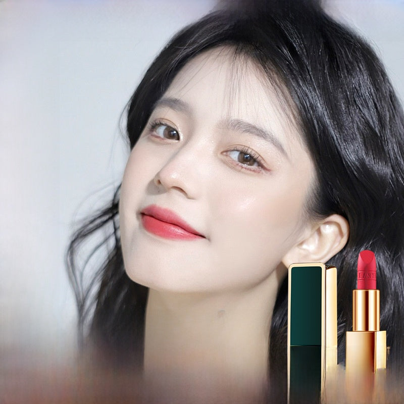 Matte moisturizing lipstick