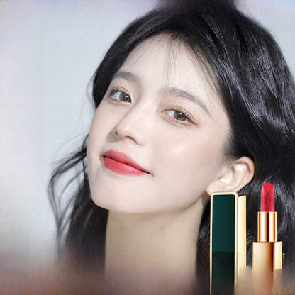 Matte moisturizing lipstick