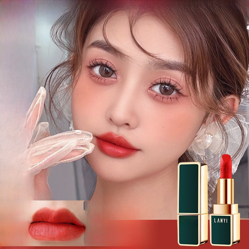 Matte moisturizing lipstick