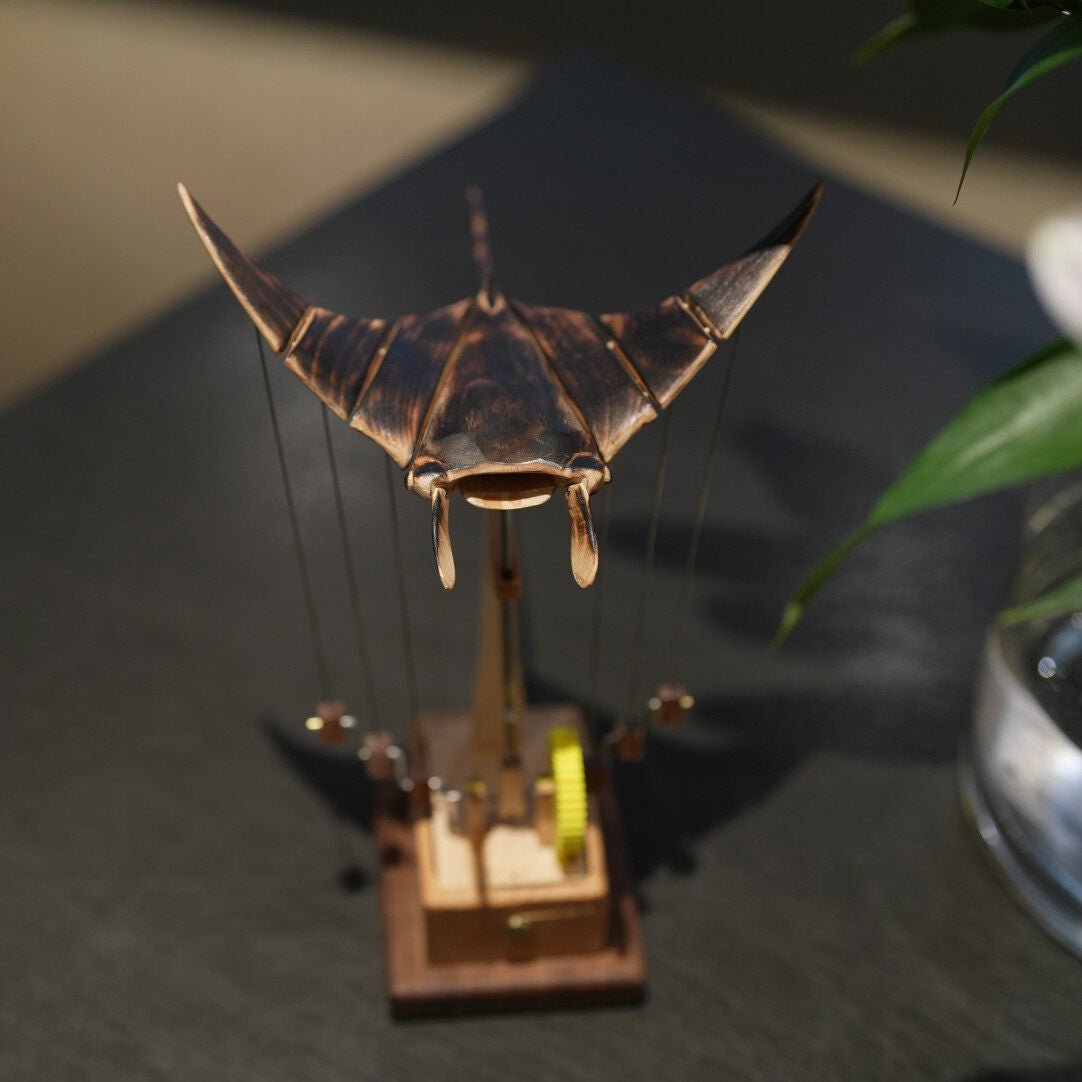 Mechanical Wooden Stingray Desktop Ornament
