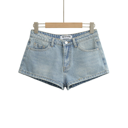 Medium-low waisted denim shorts