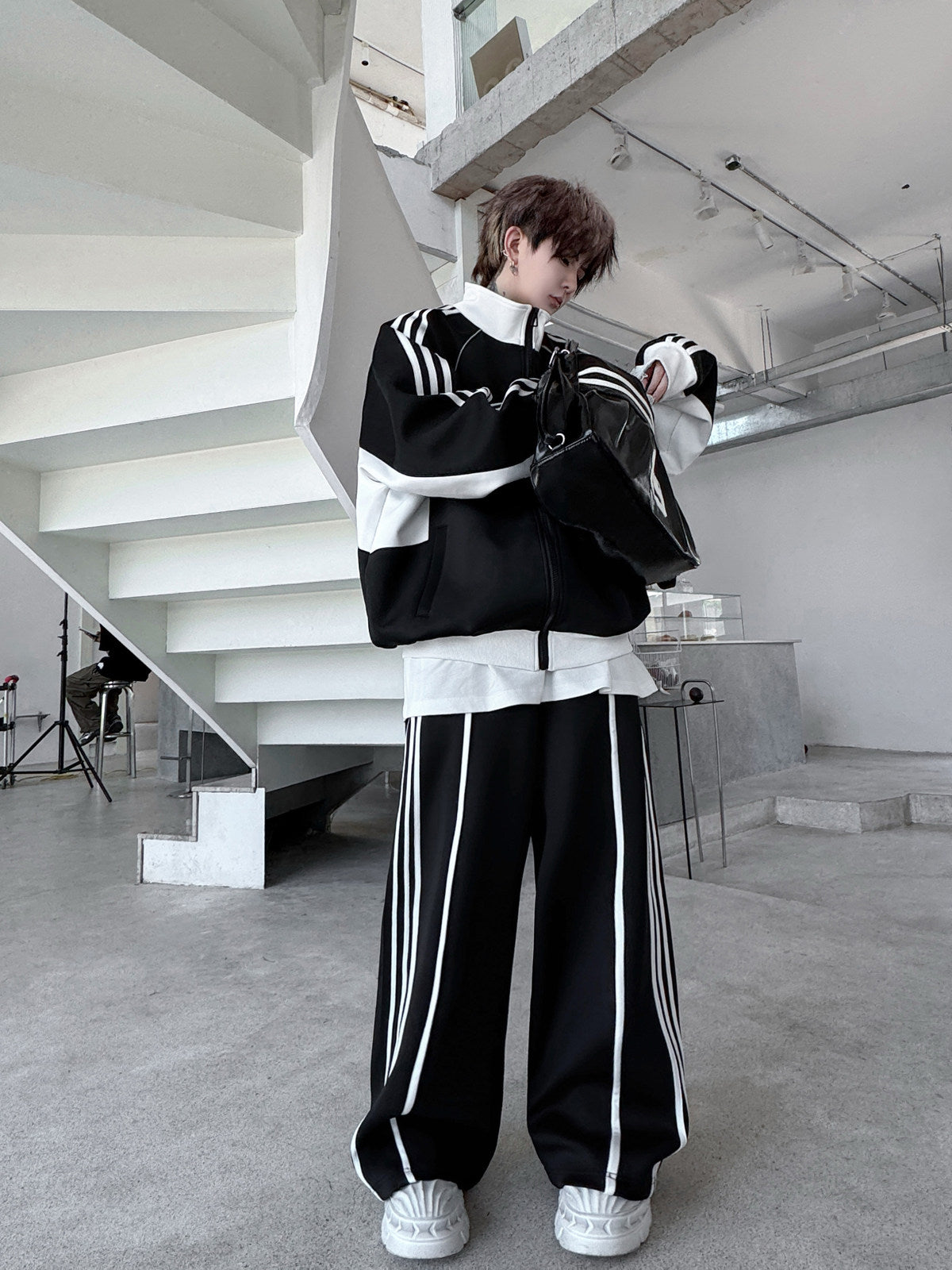 Men's Black and White Color-Block Sports Suit