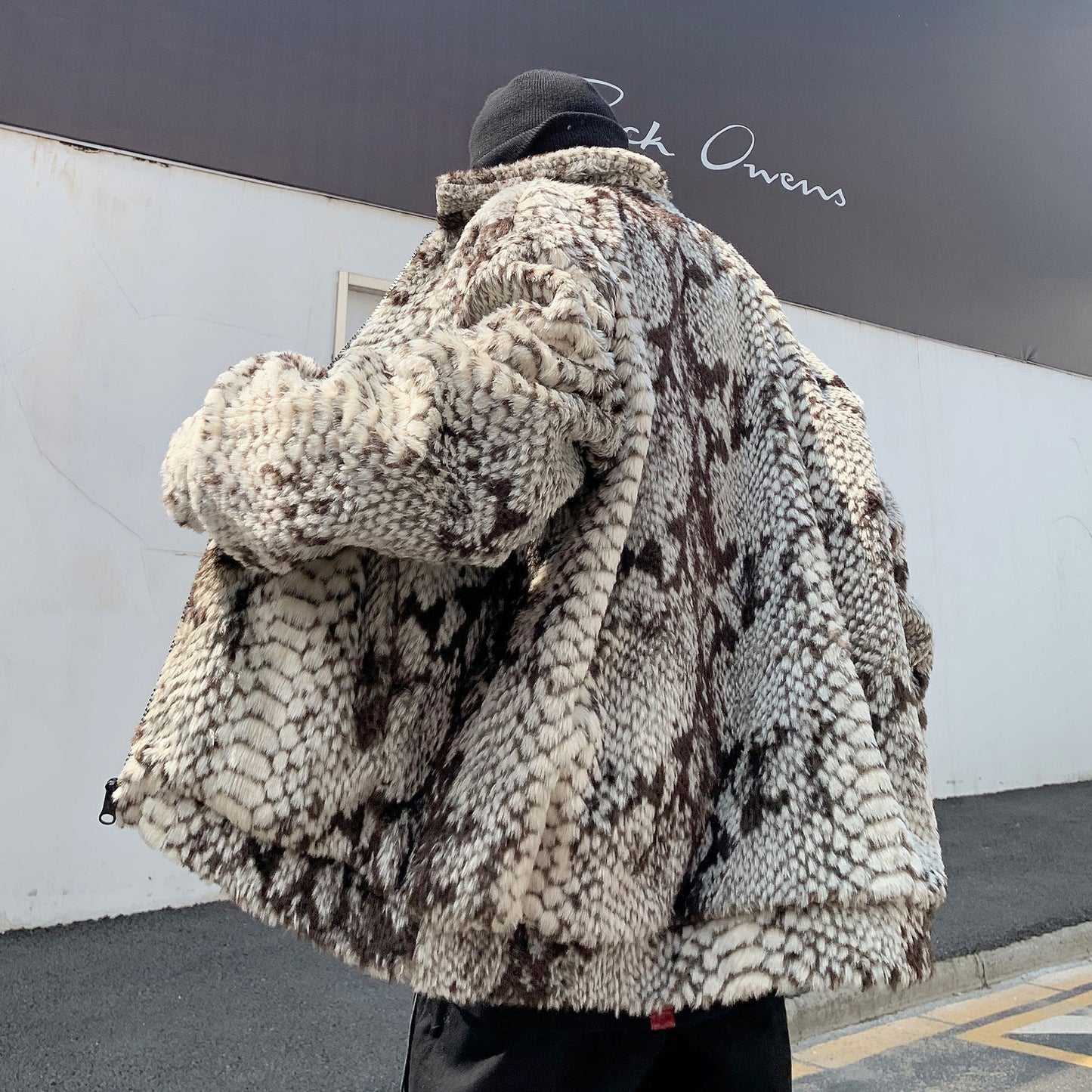 Men's fleece snake-patterned sweater