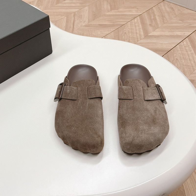 Men's flip-flops are worn outside
