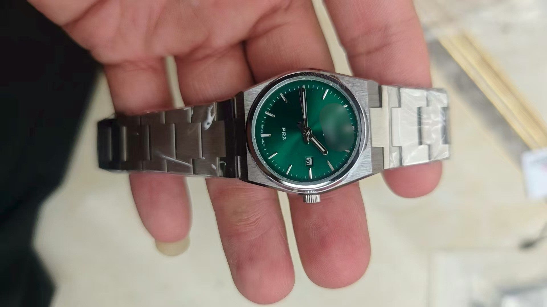 Men's Quartz Watch with Calendar and Alloy Case