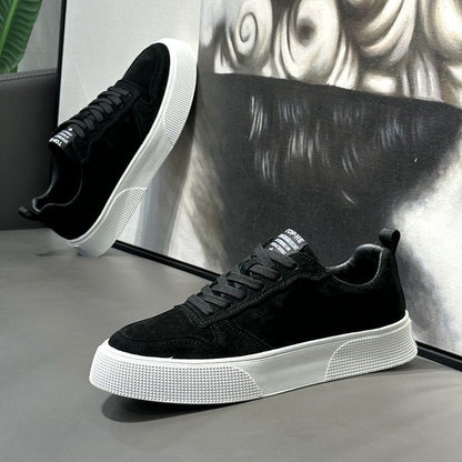 Men's sneakers with flat sole and lightweight design