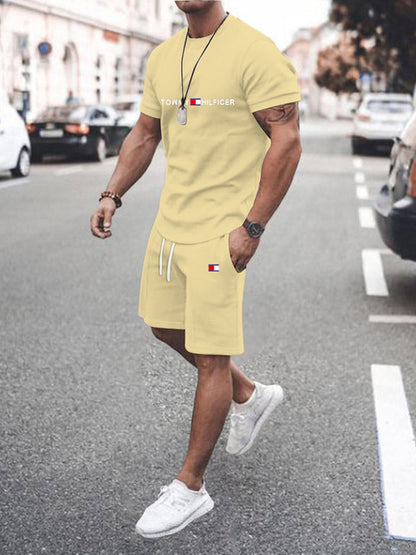 Men's sports outfit - fitness short-sleeved shirt and shorts
