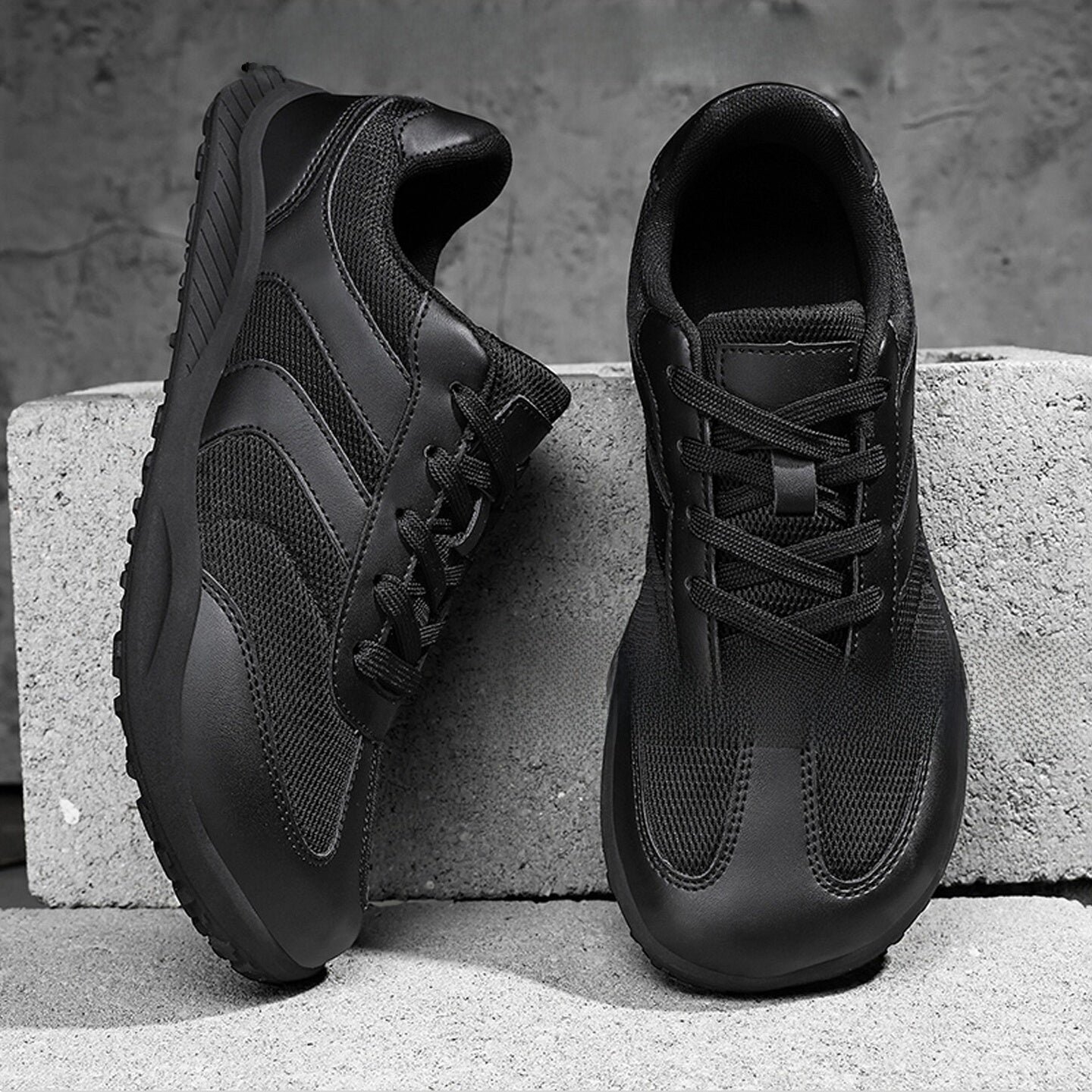 Mesh athletic shoes