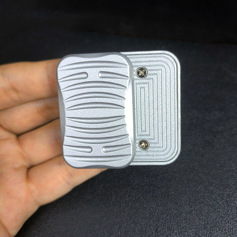 Metal finger spinner