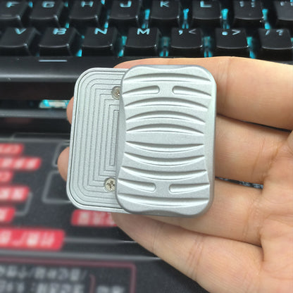 Metal finger spinner